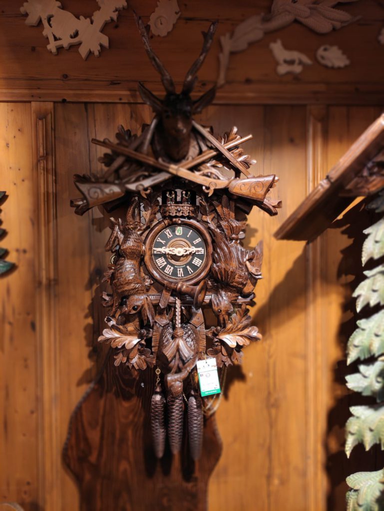 L'orologio a cucù più grande del mondo nella Foresta Nera